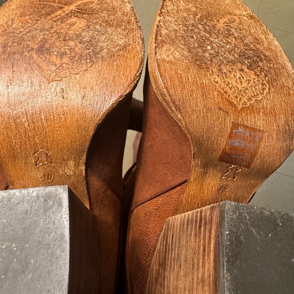 Free People Royal Rush Leather Wrap Boot 40

Barely worn.Unique stand-out style! - Picture 4 of 8